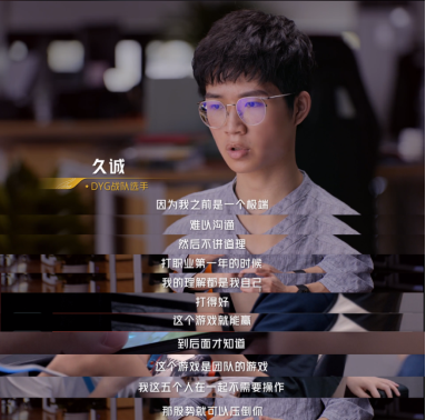 图片包含 人, 室内, 桌子, 男人
描述已自动生成