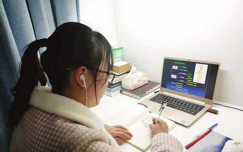 妻子焦虑孩子教育_男子半夜在马路上崩溃大哭:教育焦虑怎么破?